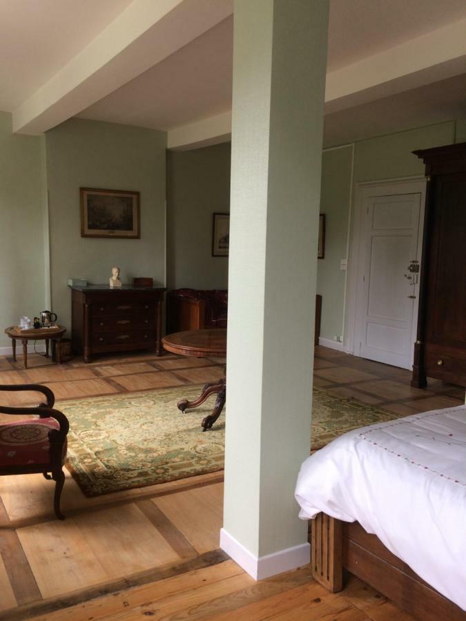 Alojamento de Acomodação e Pequeno-almoço Chateau Du Val Larbont 3*