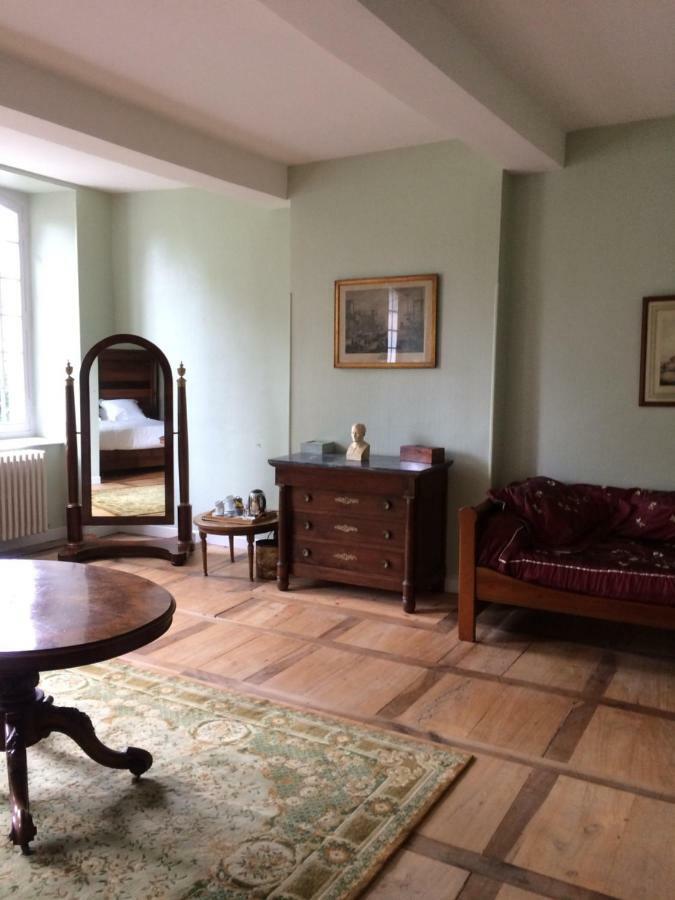 Alojamento de Acomodação e Pequeno-almoço Chateau Du Val Larbont La Bastide-de-Sérou