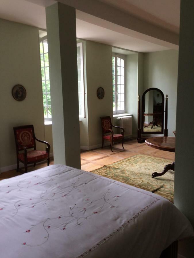 Chateau Du Val Larbont Couette-café